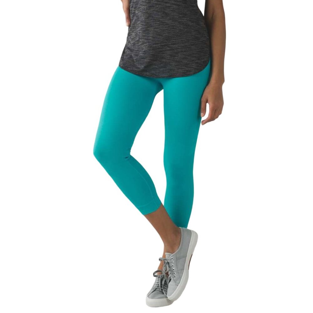 Lululemon Zone In Crop 21" *EUC